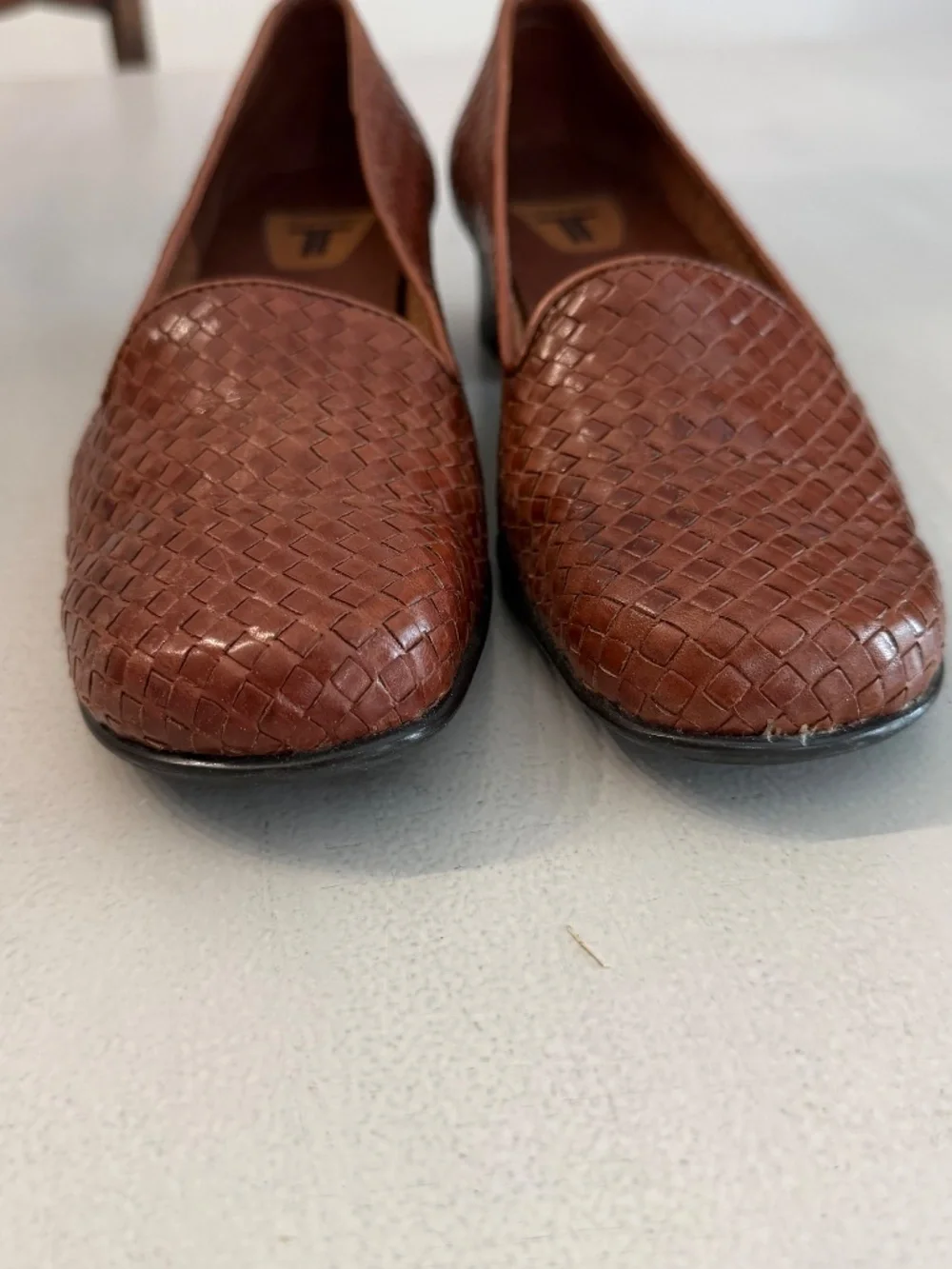 Trotters Liz Women's Brown Woven Rounded Toe Loafers with Rubber Heel Size 7 GUC